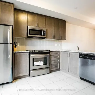 636,&nbsp;Evans, Alderwood, Toronto