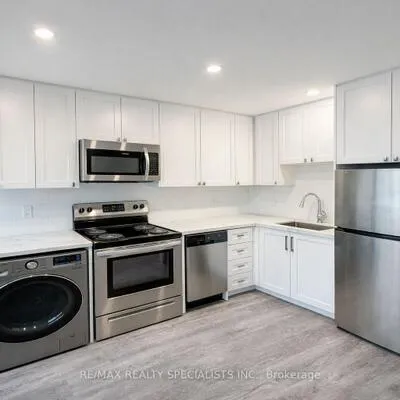 118,&nbsp;Tyndall, South Parkdale, Toronto