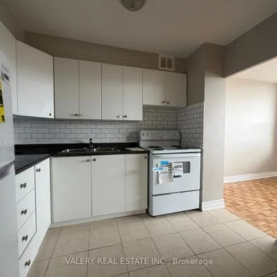 890,&nbsp;Jane, Rockcliffe-Smythe, Toronto