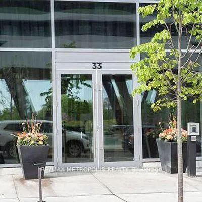 33,&nbsp;Shore Breeze, Mimico, Toronto