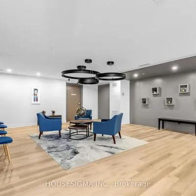 430,&nbsp;Roncesvalles, High Park-Swansea, Toronto