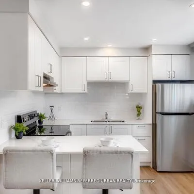 90,&nbsp;Portland, Mimico, Toronto