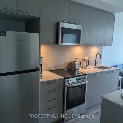 1808,&nbsp;St Clair, Weston-Pellam Park, Toronto