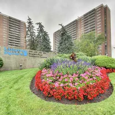 240,&nbsp;Scarlett, Rockcliffe-Smythe, Toronto