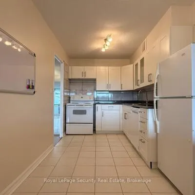 260,&nbsp;Scarlett, Rockcliffe-Smythe, Toronto