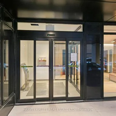 801,&nbsp;The Queensway, Stonegate-Queensway, Toronto