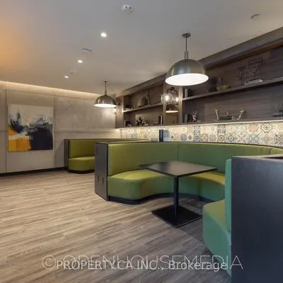 251,&nbsp;Manitoba, Mimico, Toronto
