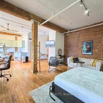 121,&nbsp;Prescott, Weston-Pellam Park, Toronto