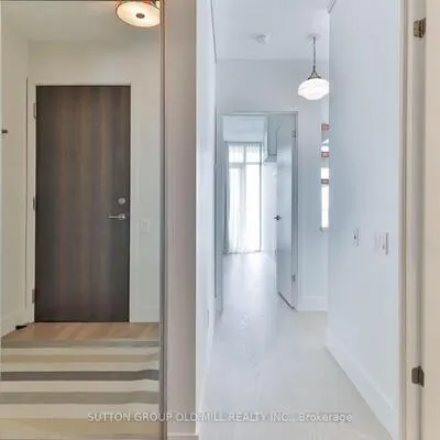 105,&nbsp;The Queensway, High Park-Swansea, Toronto