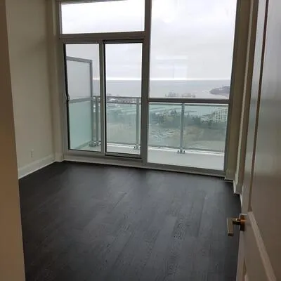 33,&nbsp;Shore Breeze, Mimico, Toronto