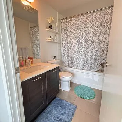 2212,&nbsp;Lake Shore, Mimico, Toronto