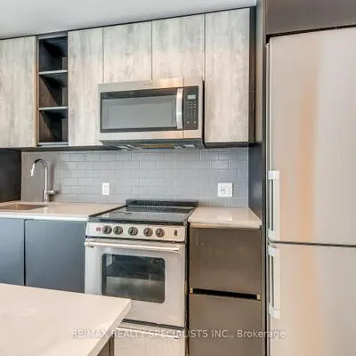 251,&nbsp;Manitoba, Mimico, Toronto