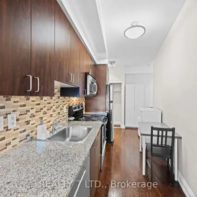 1070,&nbsp;Sheppard, York University Heights, Toronto
