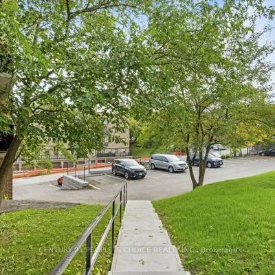 183,&nbsp;Berry, Stonegate-Queensway, Toronto