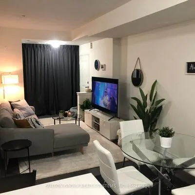 90,&nbsp;Eastwood Park, Long Branch, Toronto