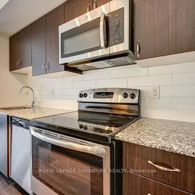 11,&nbsp;Superior, Mimico, Toronto