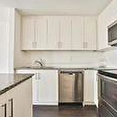 70,&nbsp;Eastwood Park, Long Branch, Toronto