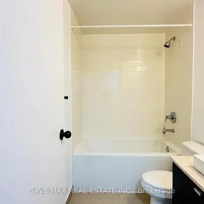 105,&nbsp;The Queensway, High Park-Swansea, Toronto