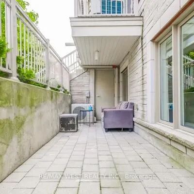 90,&nbsp;Eastwood Park, Long Branch, Toronto
