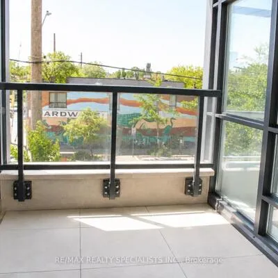11,&nbsp;Superior, Mimico, Toronto