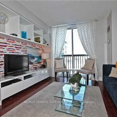 2737,&nbsp;Keele, Downsview-Roding-CFB, Toronto