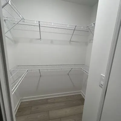 8,&nbsp;Tippett, Clanton Park, Toronto