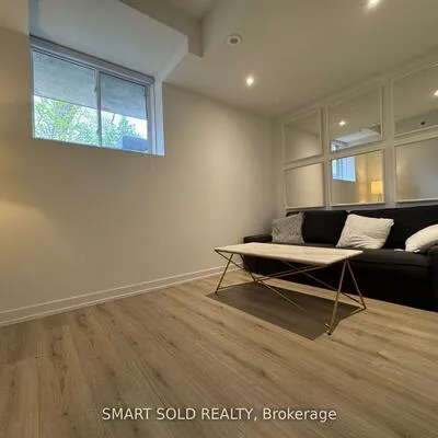 51,&nbsp;Winlock, Newtonbrook East, Toronto