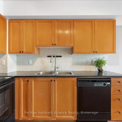 1369,&nbsp;Bloor, Dufferin Grove, Toronto