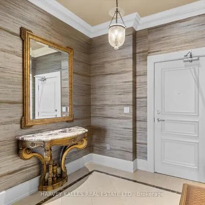 662,&nbsp;Sheppard, Bayview Village, Toronto