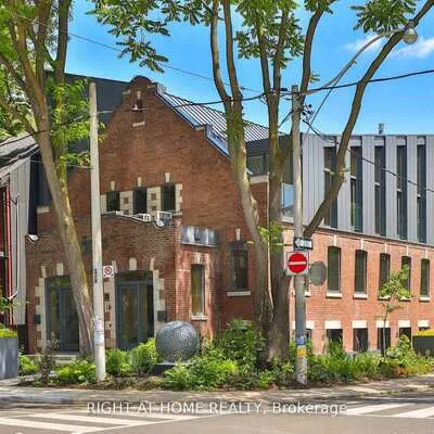 225,&nbsp;Brunswick, University, Toronto