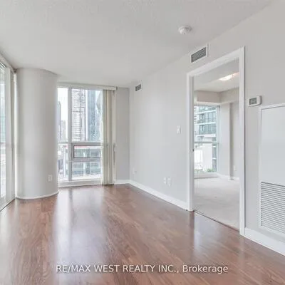 33,&nbsp;Bay, Waterfront Communities C1, Toronto