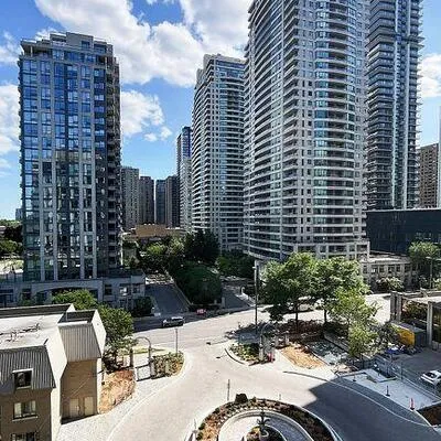 28,&nbsp;Hollywood, Willowdale East, Toronto