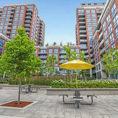 31,&nbsp;Tippett, Clanton Park, Toronto