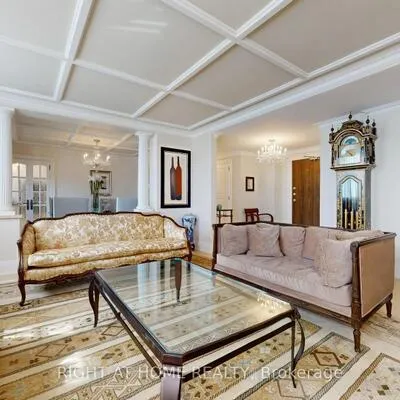100,&nbsp;Antibes, Westminster-Branson, Toronto