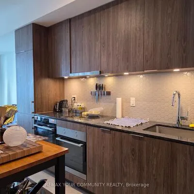 15,&nbsp;Queens, Waterfront Communities C8, Toronto