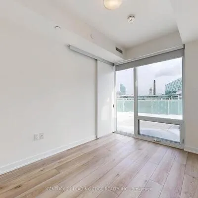 15,&nbsp;Queens, Waterfront Communities C8, Toronto
