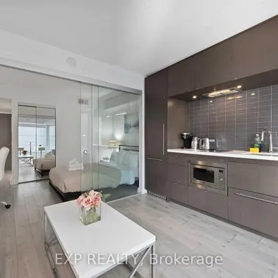 155,&nbsp;Yorkville, Annex, Toronto