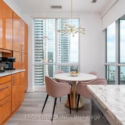 12,&nbsp;Yonge, Waterfront Communities C1, Toronto