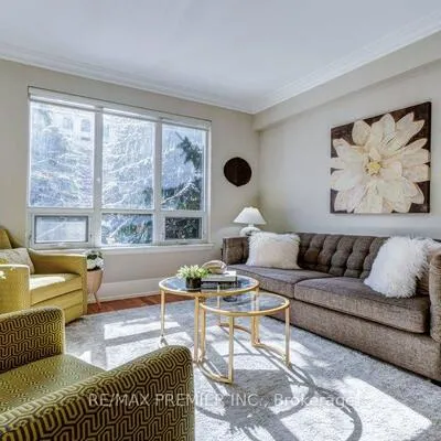 662,&nbsp;Sheppard, Bayview Village, Toronto