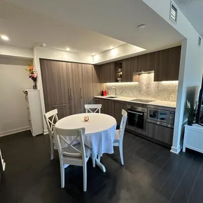 19,&nbsp;Bathurst, Waterfront Communities C1, Toronto