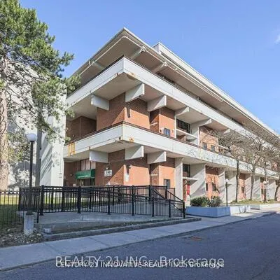 140,&nbsp;Leeward, Flemingdon Park, Toronto