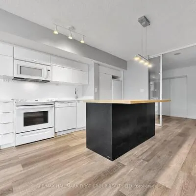 21, Iceboat, Waterfront Communities C1, Toronto