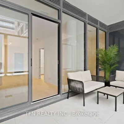 33,&nbsp;Frederick Todd, Thorncliffe Park, Toronto