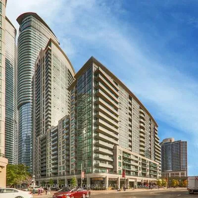 25,&nbsp;Lower Simcoe, Waterfront Communities C1, Toronto