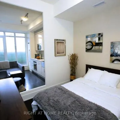 330,&nbsp;Richmond, Waterfront Communities C1, Toronto