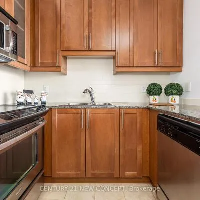 18,&nbsp;Holmes, Willowdale East, Toronto