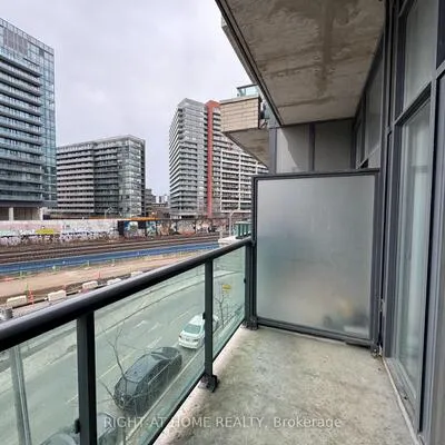 36,&nbsp;Lisgar, Little Portugal, Toronto