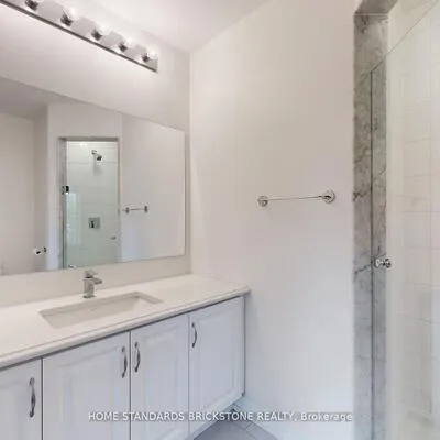 61,&nbsp;St Clair, Yonge-St. Clair, Toronto