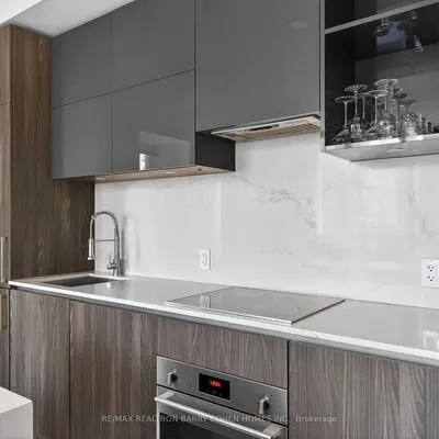 1,&nbsp;Yorkville, Annex, Toronto