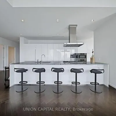 180,&nbsp;University, Bay Street Corridor, Toronto